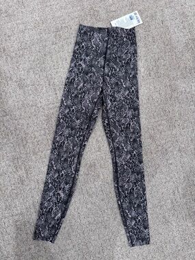Lululemon Glow Up SHR Tight 28” Snake Print Black and Gray